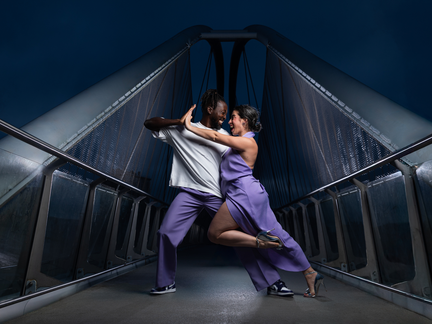 Portrait d'un couple, avec une très belle lumière, pris en extérieur par un photographe réputé de Tours