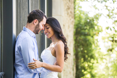 Portrait d'un couple, avec une très belle lumière, pris en extérieur par un photographe réputé de Tours