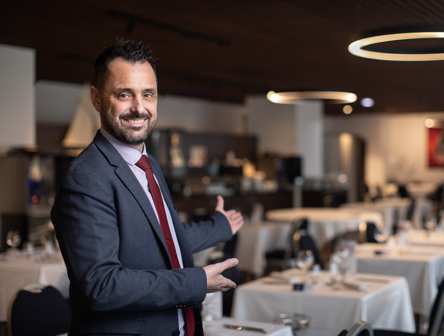 Magnifique portrait d'une professionnel de l'hôtellerie, pris dans leurs locaux par un photographe réputé de Tours
