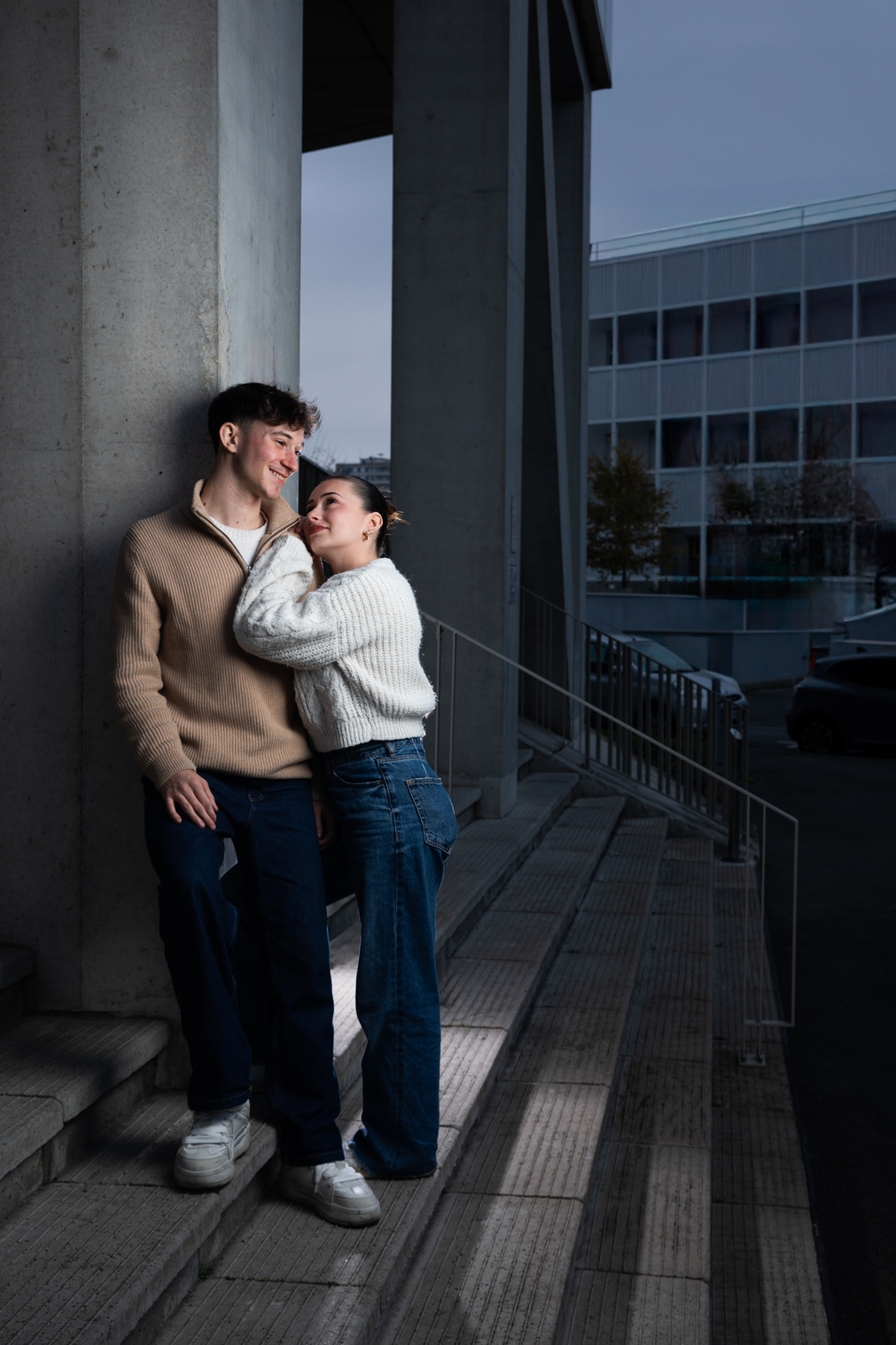 Portrait d'un couple, avec une très belle lumière, pris en extérieur par un photographe réputé de Tours
