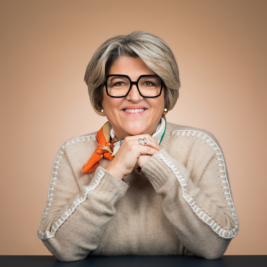 Magnifique portrait coloré d'une professionnelle, pris en studio par un photographe réputé de Tours