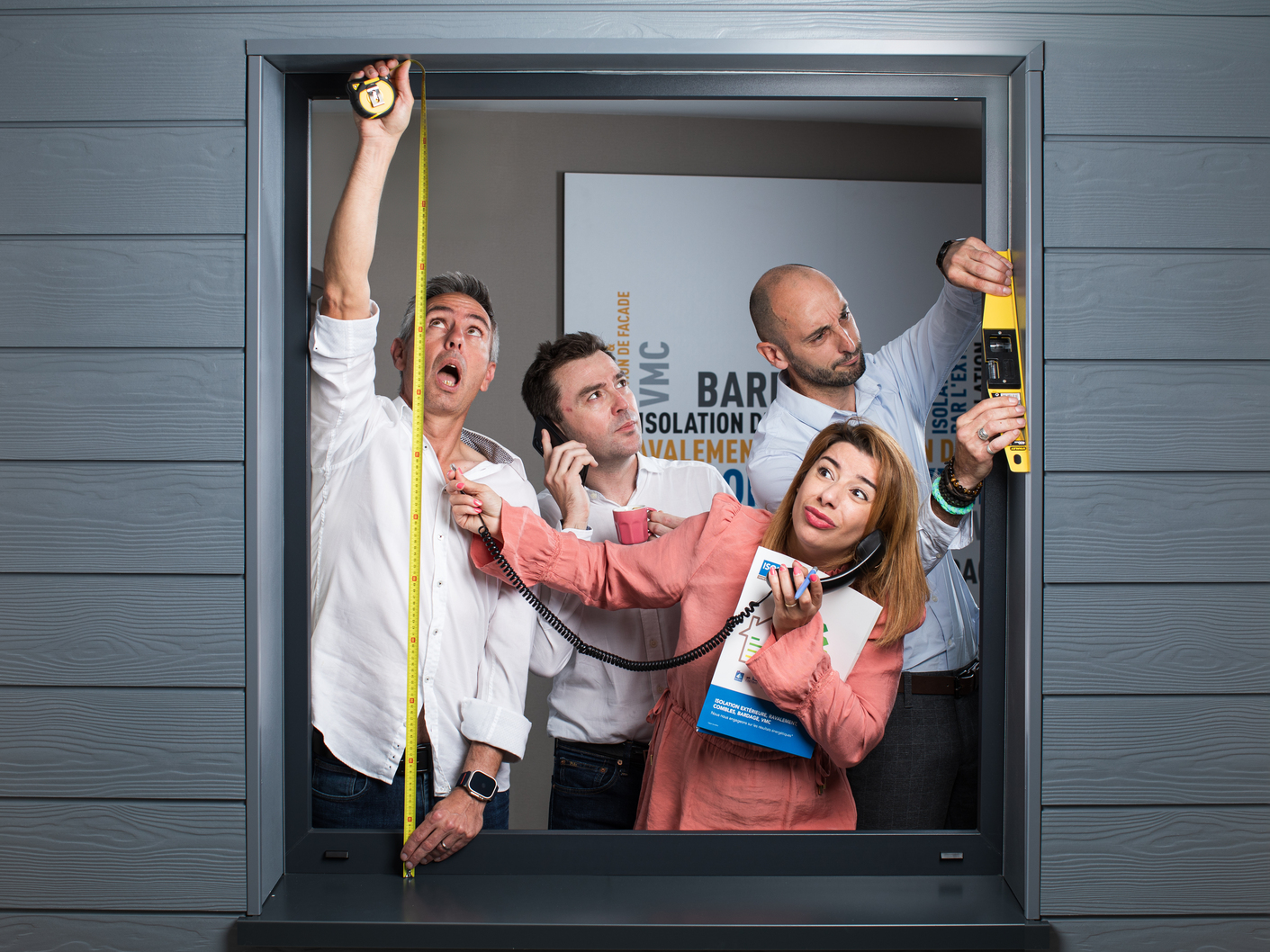 Magnifique photo colorée, original et décalé de plusieurs professionnels, pris dans leur locaux par un photographe réputé de Tours
