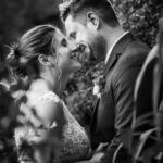 Un couple de marié photographié par Thibault de Tours