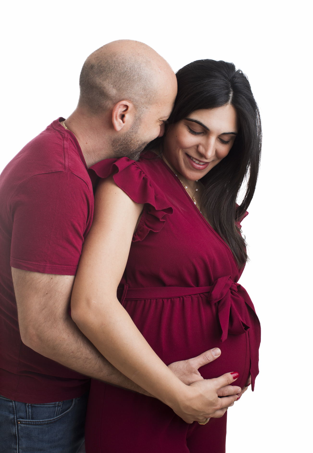 Portrait de couple à l'occasion d'une grossesse, pris en studio par un photographe à Tours