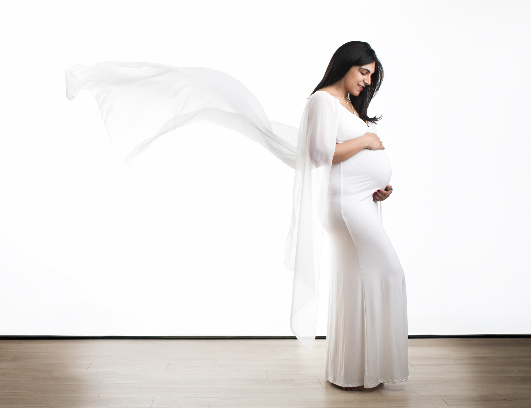 Portrait d'une femme enceinte à l'occasion de sa grossesse, pris par un photographe à Tours
