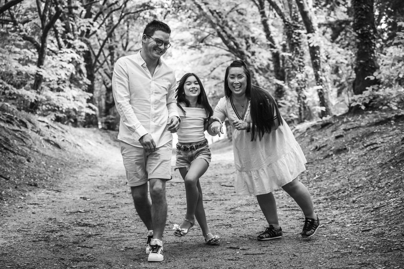 Magnifique portrait de famille, pris en extérieur par un photographe réputé de Tours