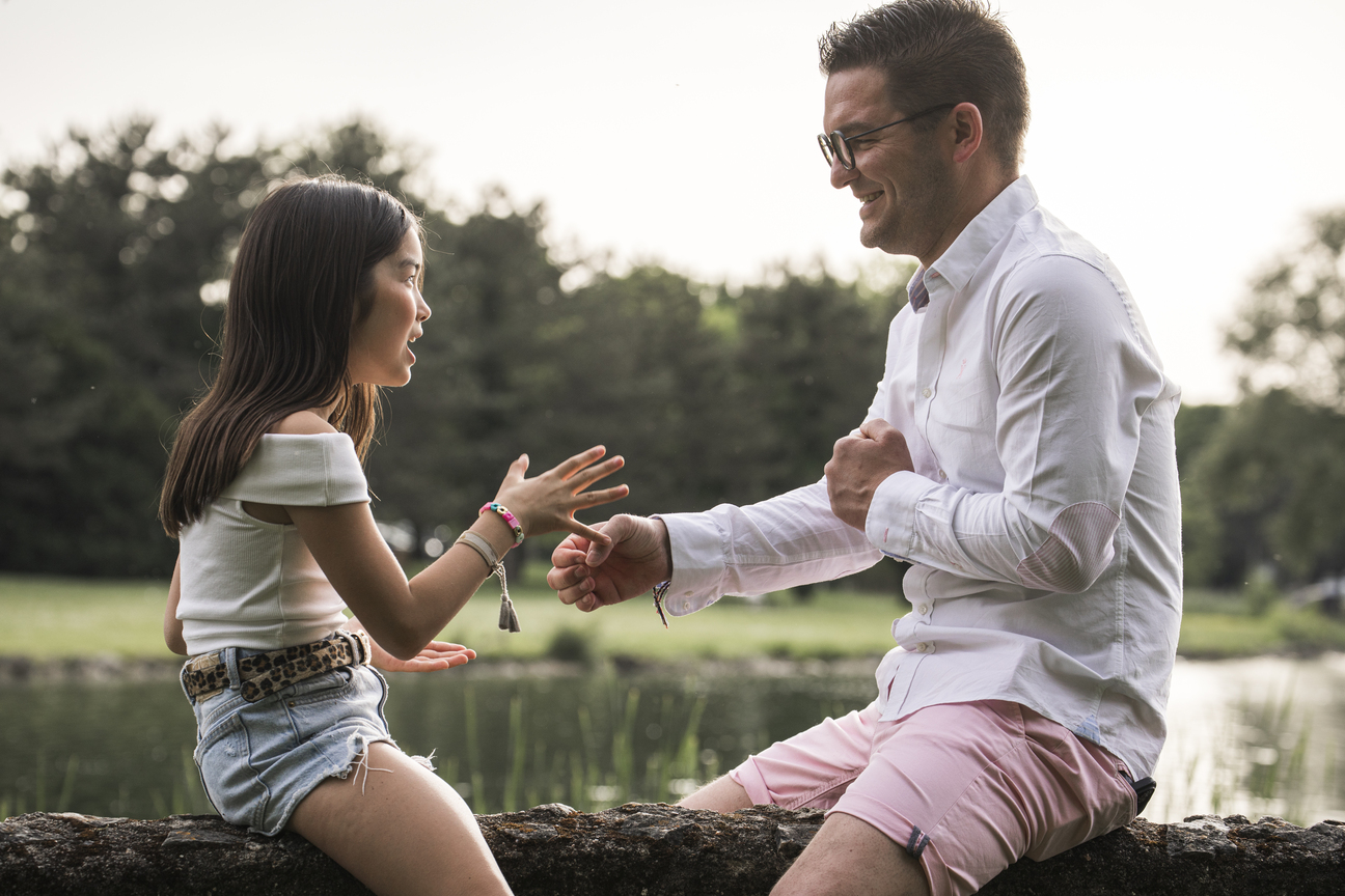 Magnifique portrait de famille, pris en extérieur par un photographe réputé de Tours