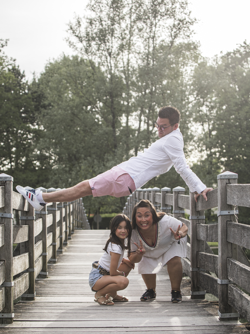 Magnifique portrait de famille, pris en extérieur par un photographe réputé de Tours