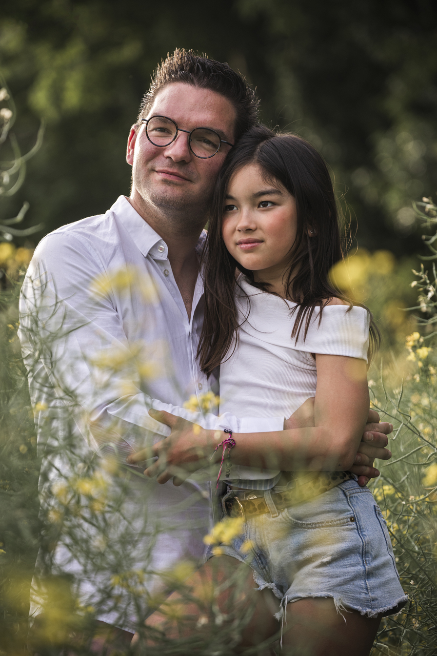 Magnifique portrait de famille, pris en extérieur par un photographe réputé de Tours