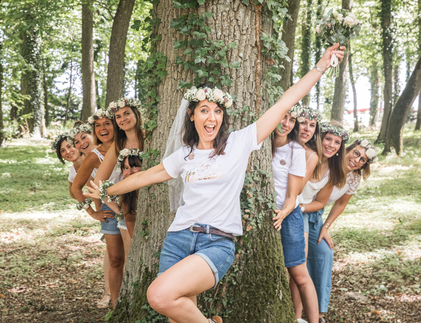 Portrait d'une future mariée pour son EVJF, pris en extérieur par un photographe en studio à Tours