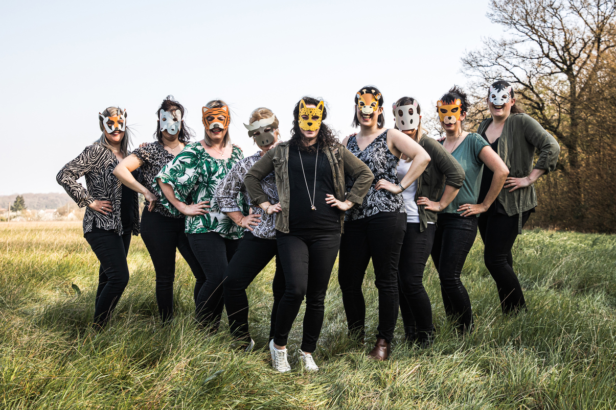 Portrait d'une future mariée pour son EVJF, pris en extérieur par un photographe en studio à Tours
