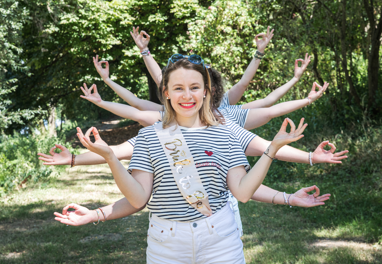 Portrait d'une future mariée pour son EVJF, pris en extérieur par un photographe en studio à Tours