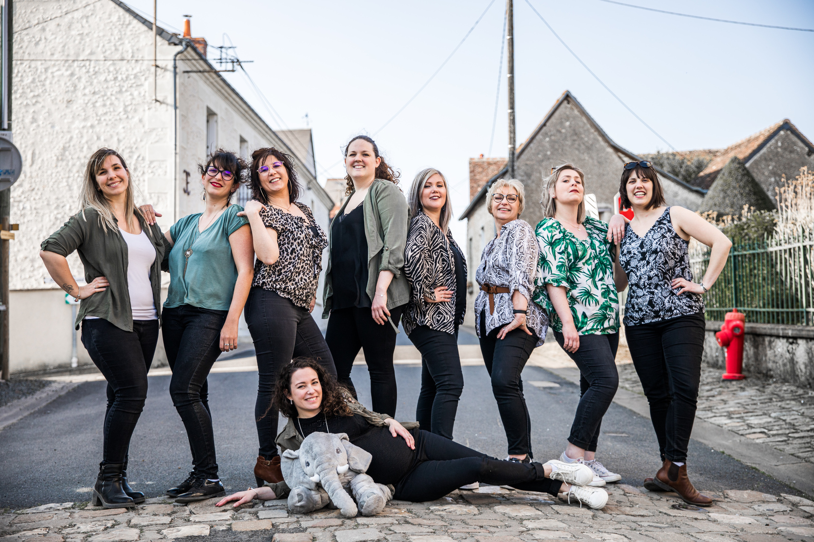 Portrait d'une future mariée pour son EVJF, pris en extérieur par un photographe en studio à Tours