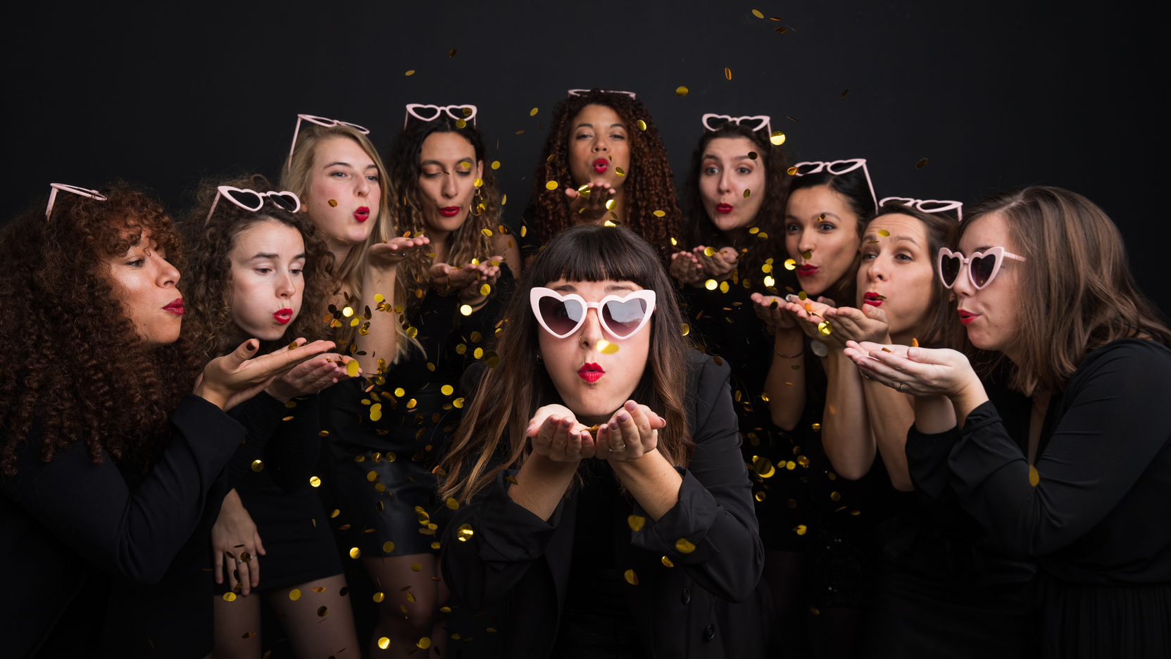 Portrait d'une future mariée pour son EVJF, pris par un photographe en studio à Tours