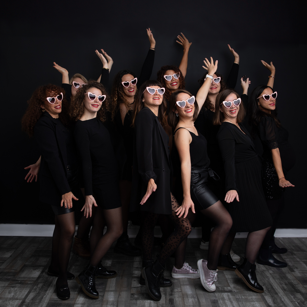 Portrait d'une future mariée pour son EVJF, pris par un photographe en studio à Tours