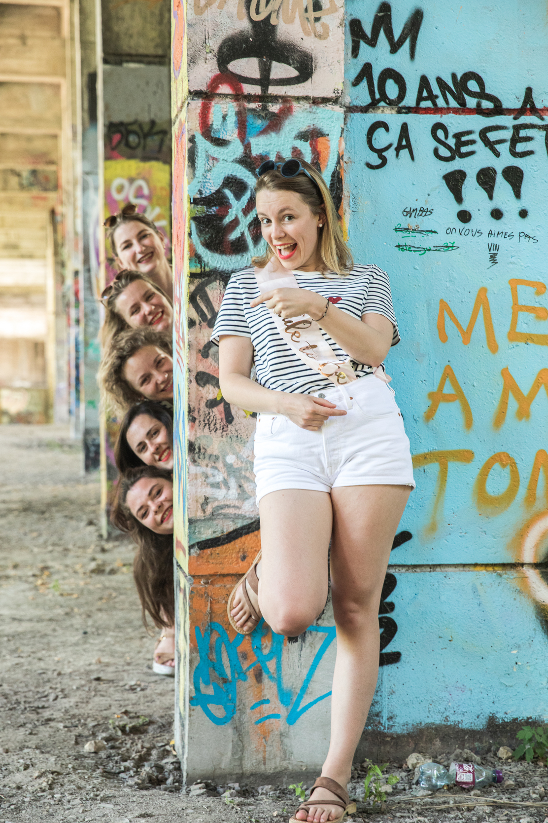 Portrait d'une future mariée pour son EVJF, pris en extérieur par un photographe en studio à Tours